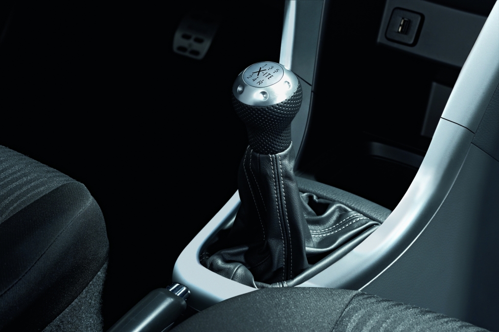 Огромные игрушки в попе