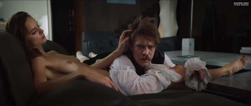 Рыжая кудрявая девушка порно-актриса