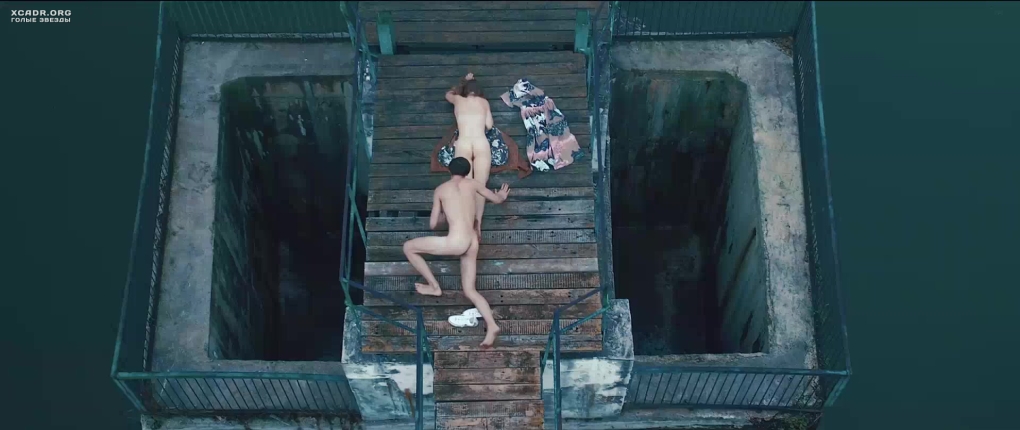 Девушка искушение молодая топлес