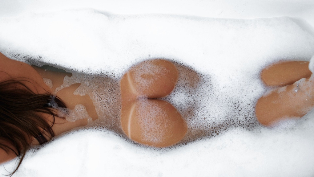 Попа в пене