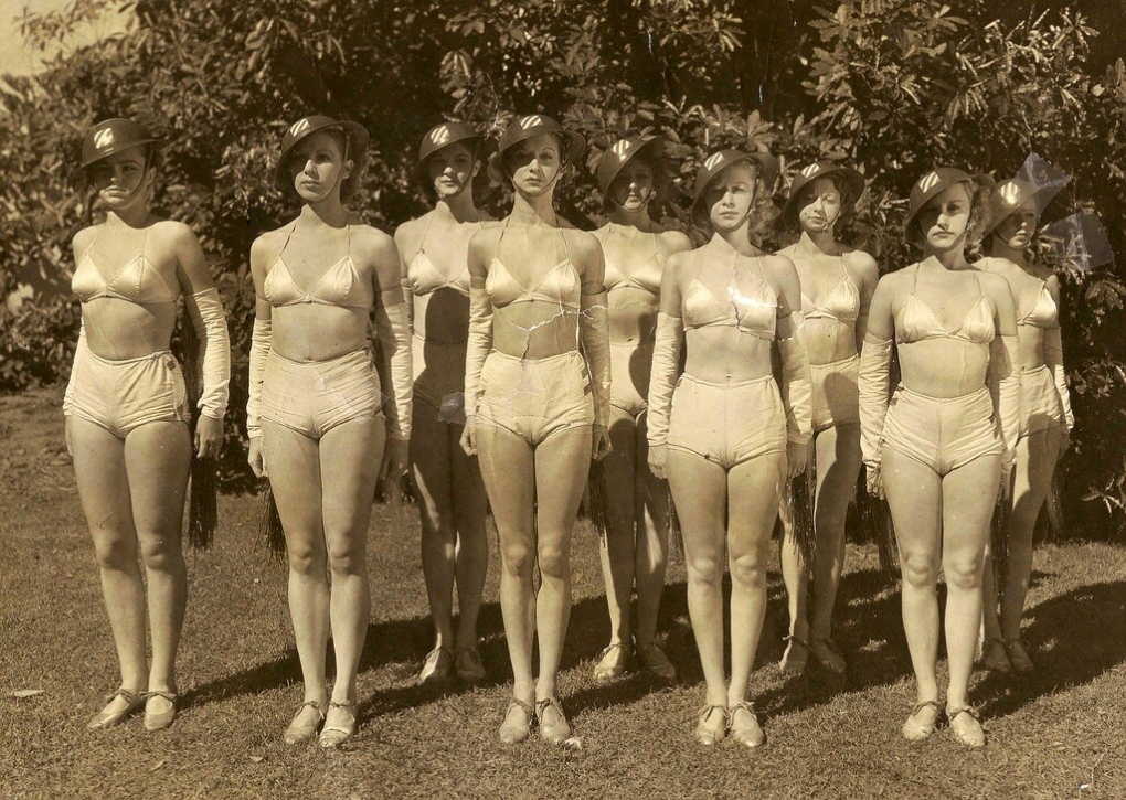 Советские женщины в купальниках небритые