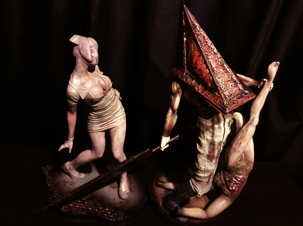 Пирамидоголовый голый.член.