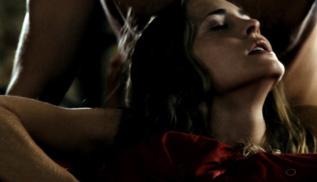 Эбби Корниш голая в фильме