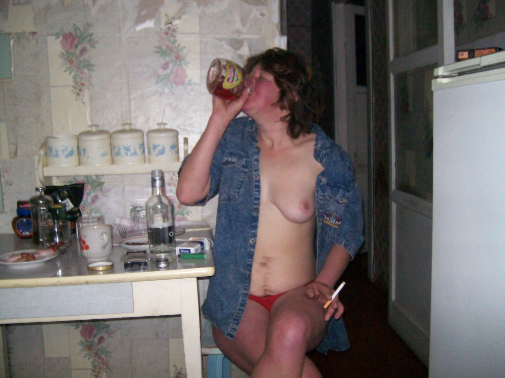 Голая деревенская алкашка