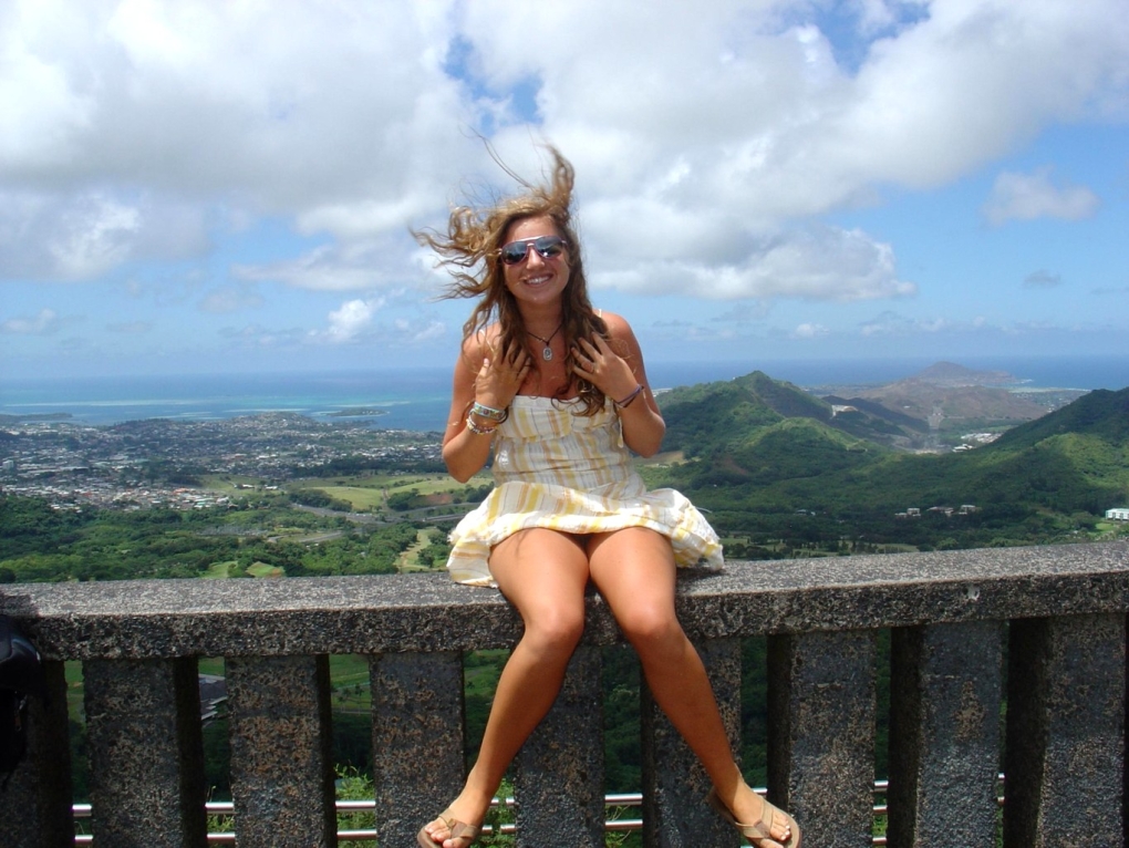 Девушки без трусиков ветер