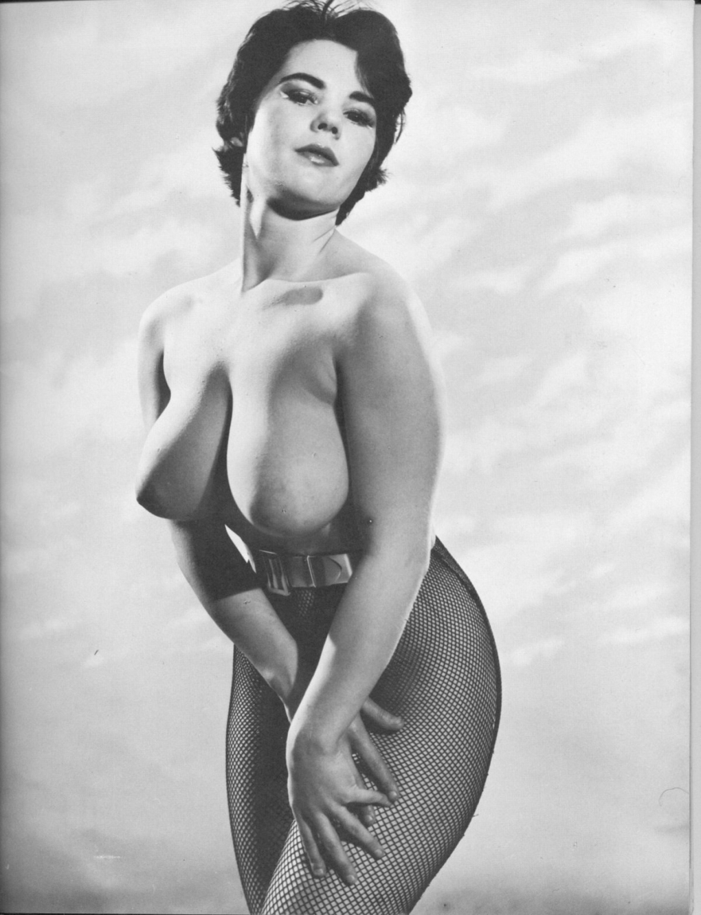 Ню большая грудь ретро