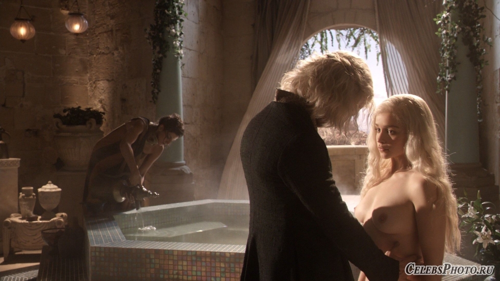 Эмилия Кларк голая в фильме игра престолов