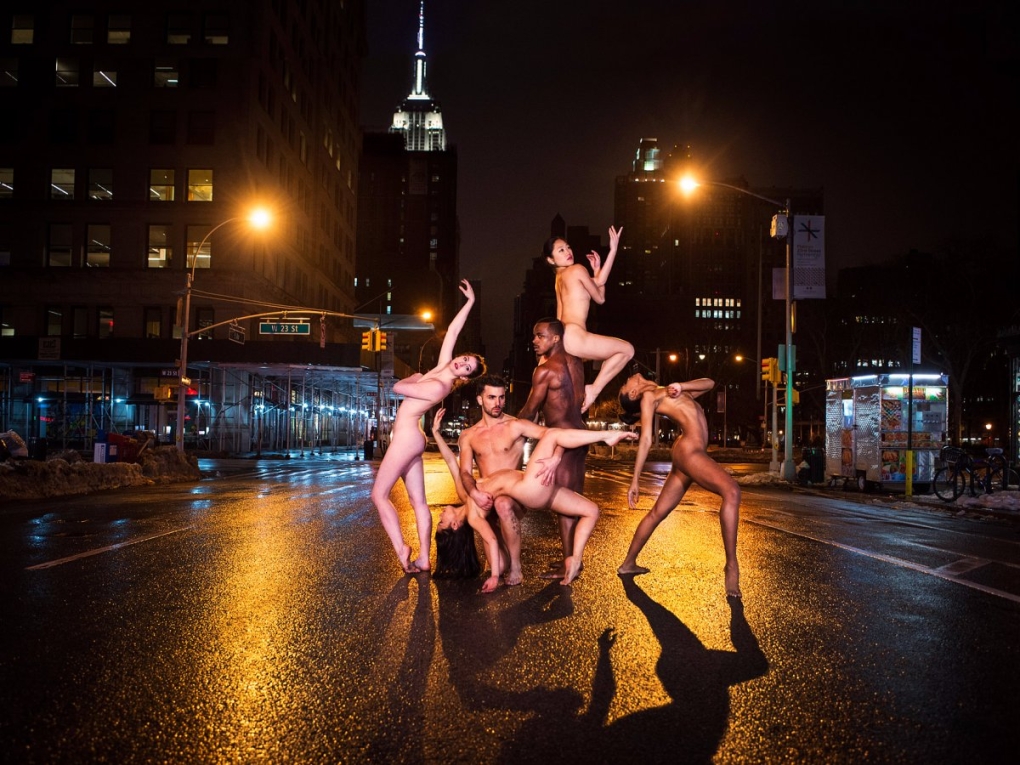 Обнажение в публичных местах