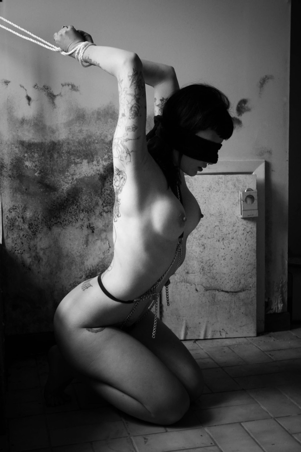 Связанные девушки рабыни