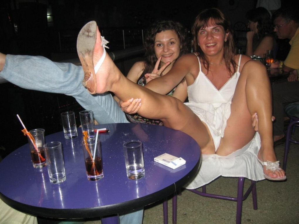 Случайно показала голую грудь