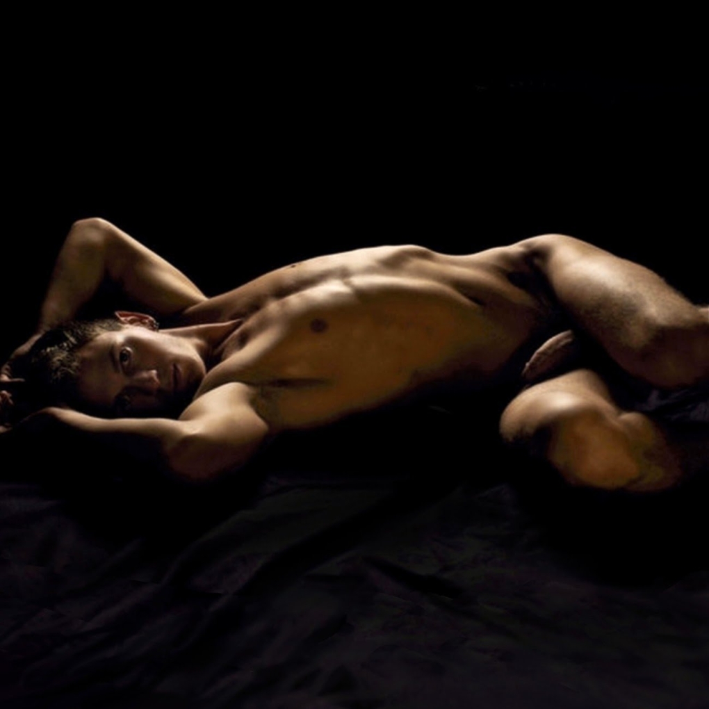 Красивое голое мужское тело