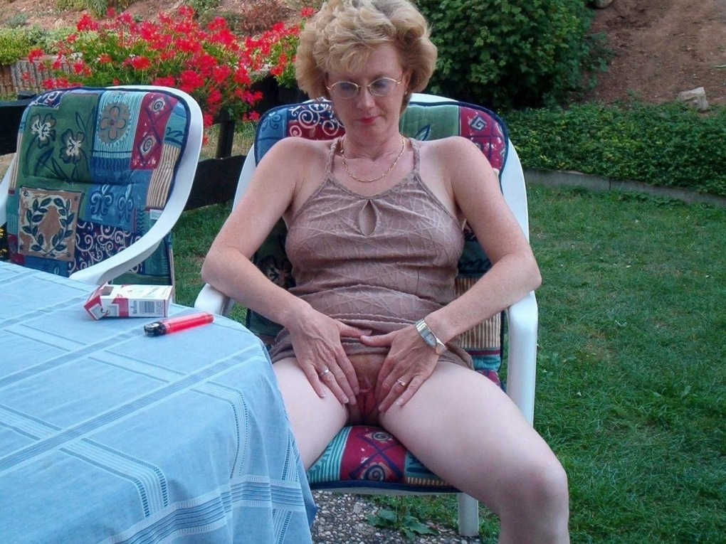 Деревенские старухи без трусов