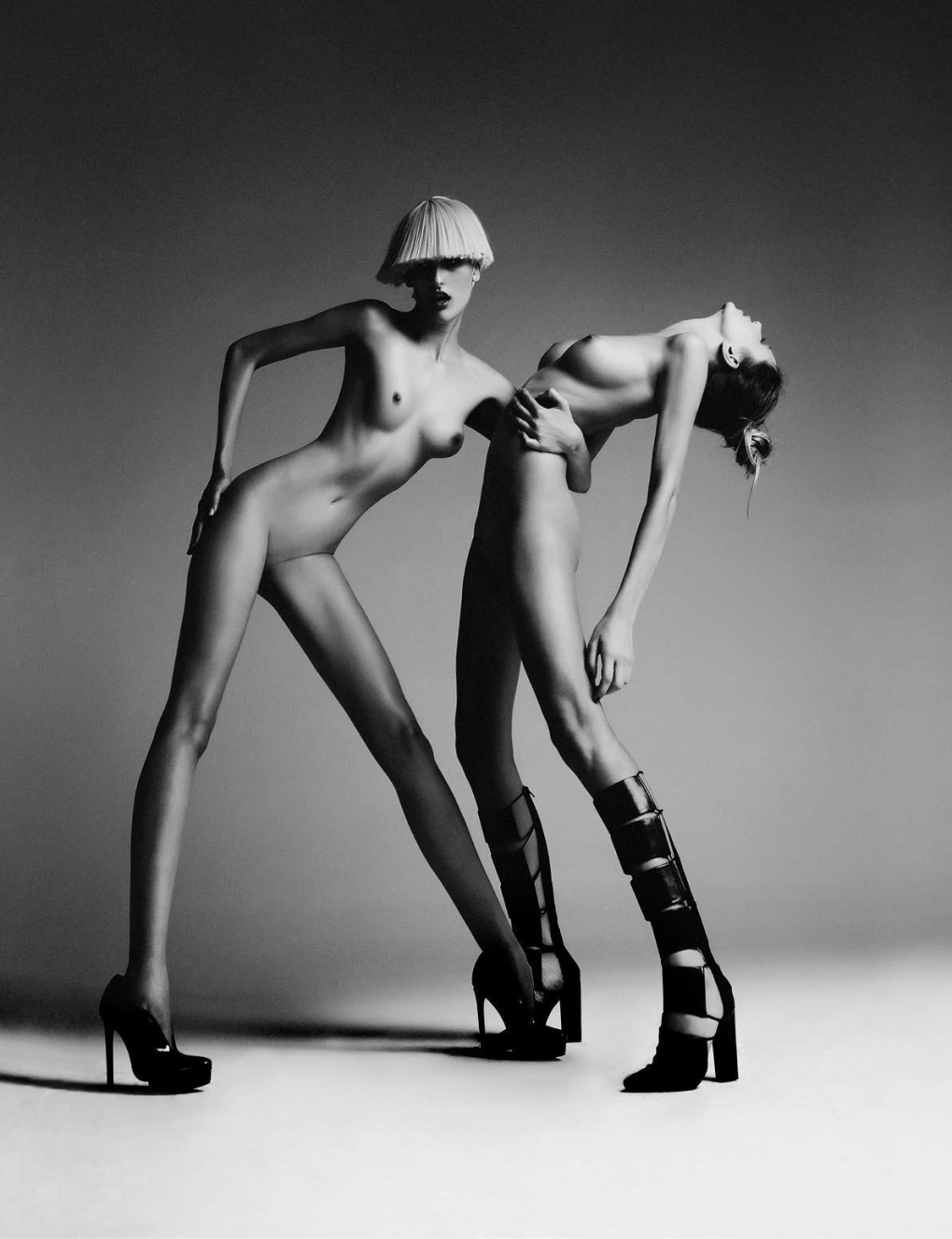 Обнаженка на модных показах