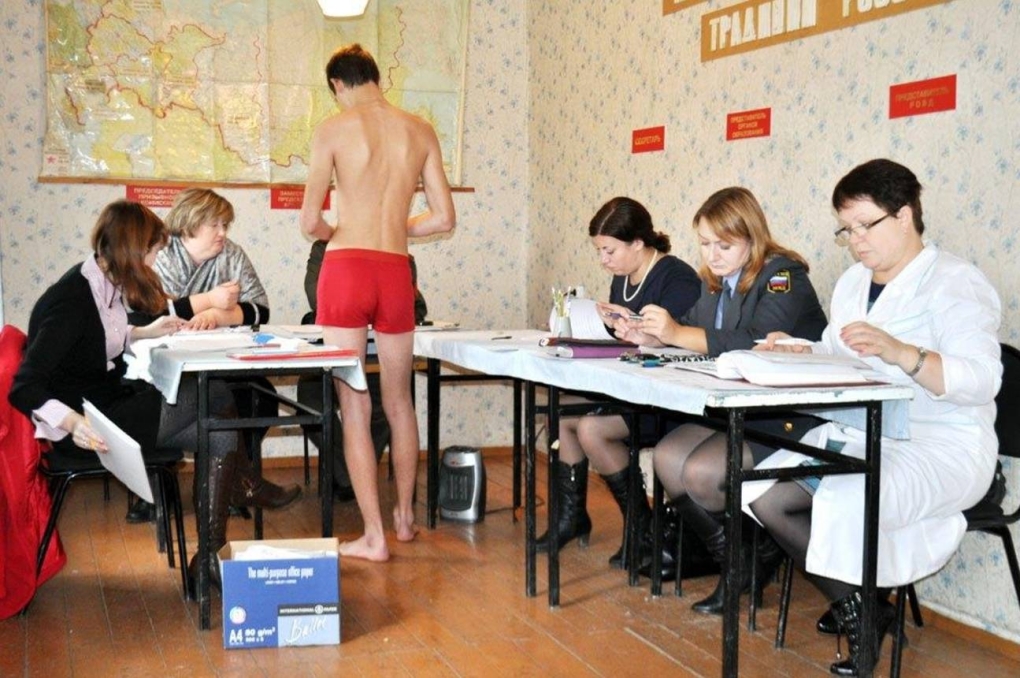 Девушки раздеваются в колледже