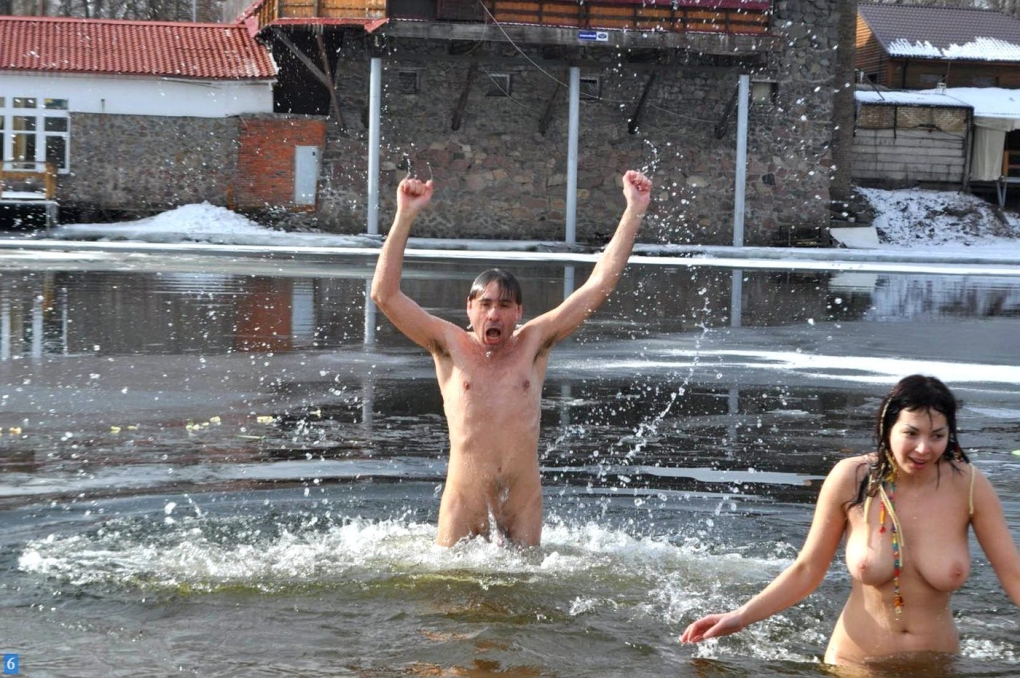 Голые женщины зимой в проруби