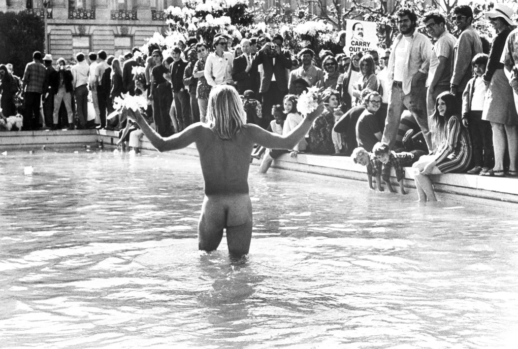 Голые купания девочек ретро