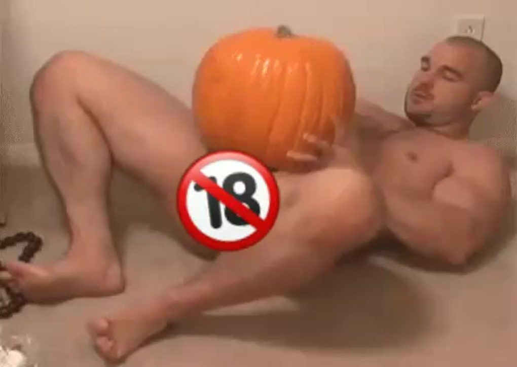 Женская мастурбация огурцом