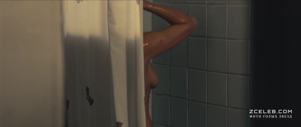 Девка в зеленых чулках голая