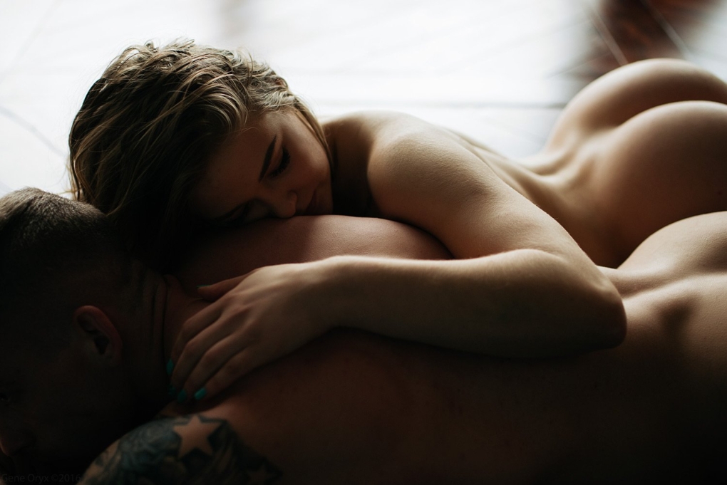 Мужская и женская Нагота