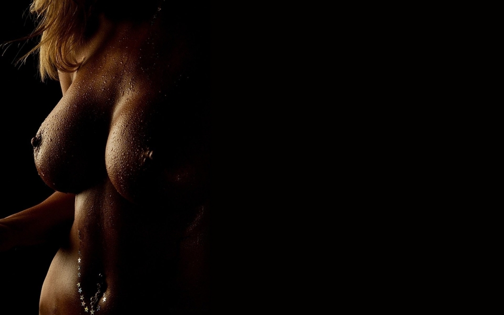 Заставки на телефон сиськи