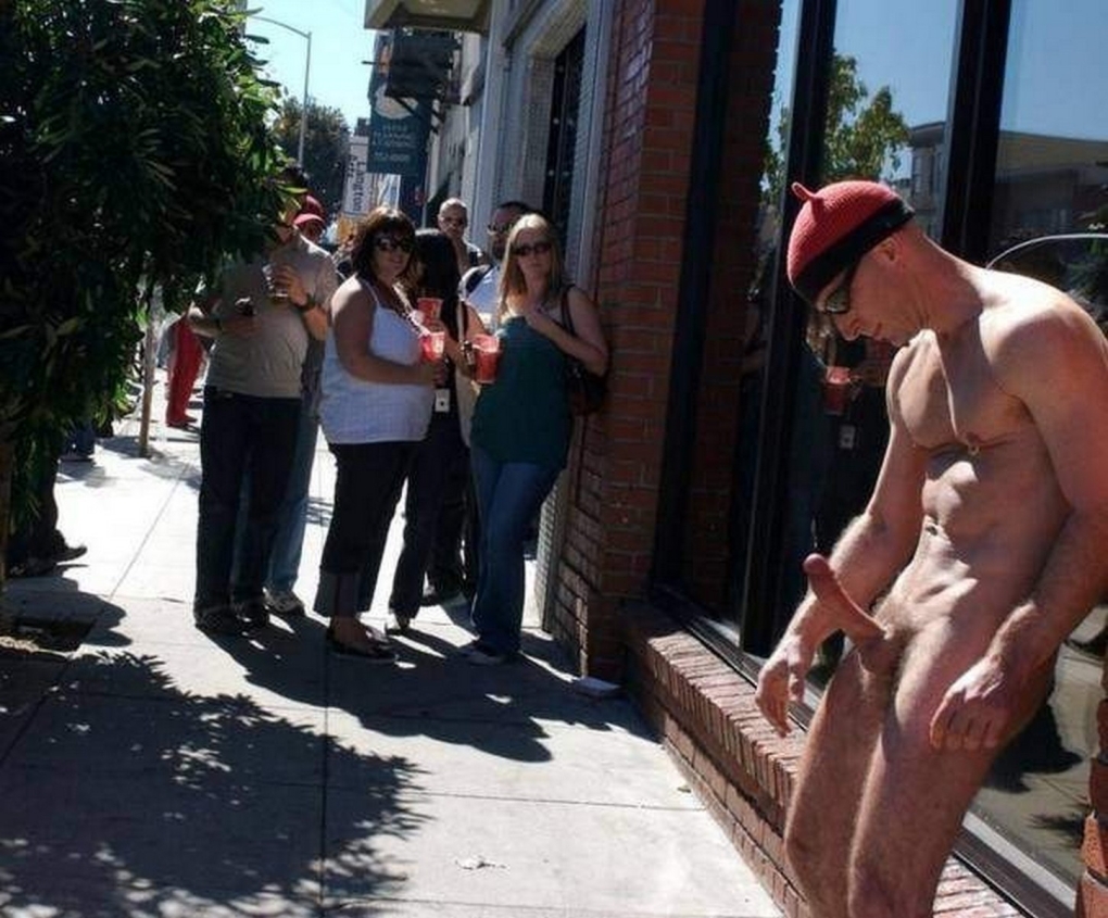 Мужской эксгибиционизм на улице