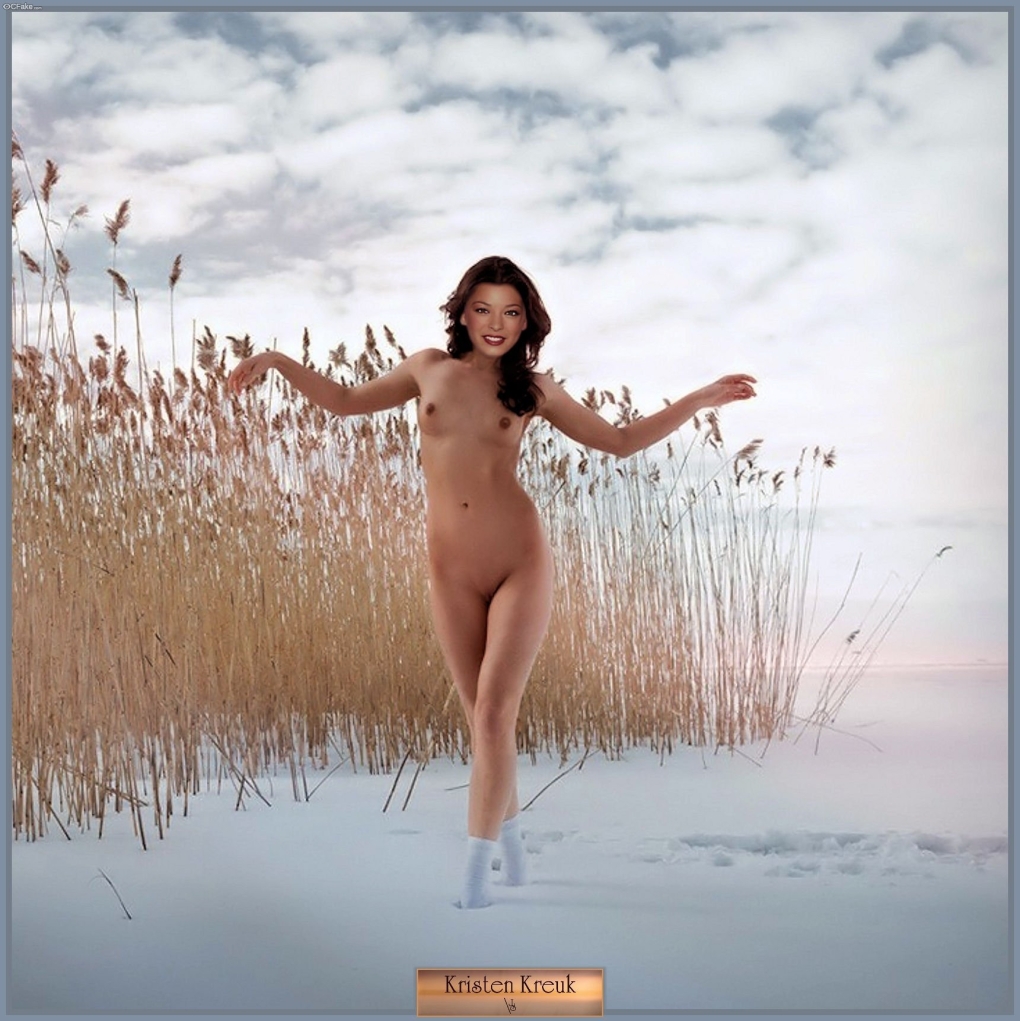 Ню в поле ранней весной