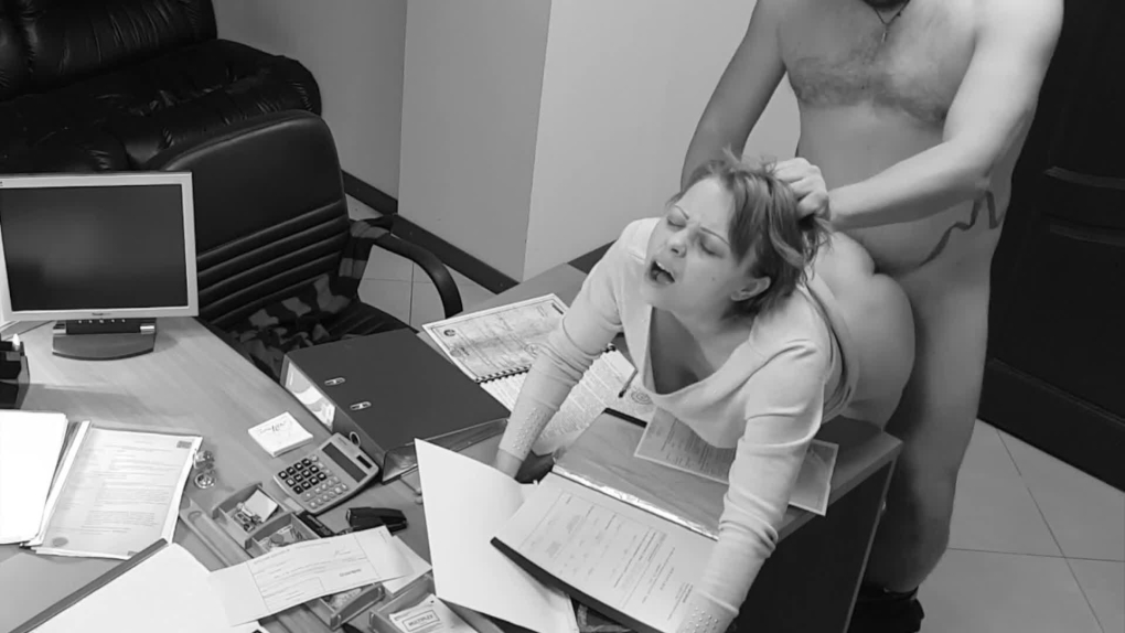 Трах в офисе на скрытую камеру