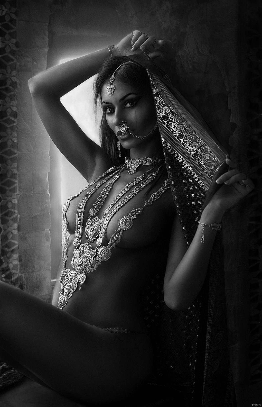 Индианка Санни Леоне ню