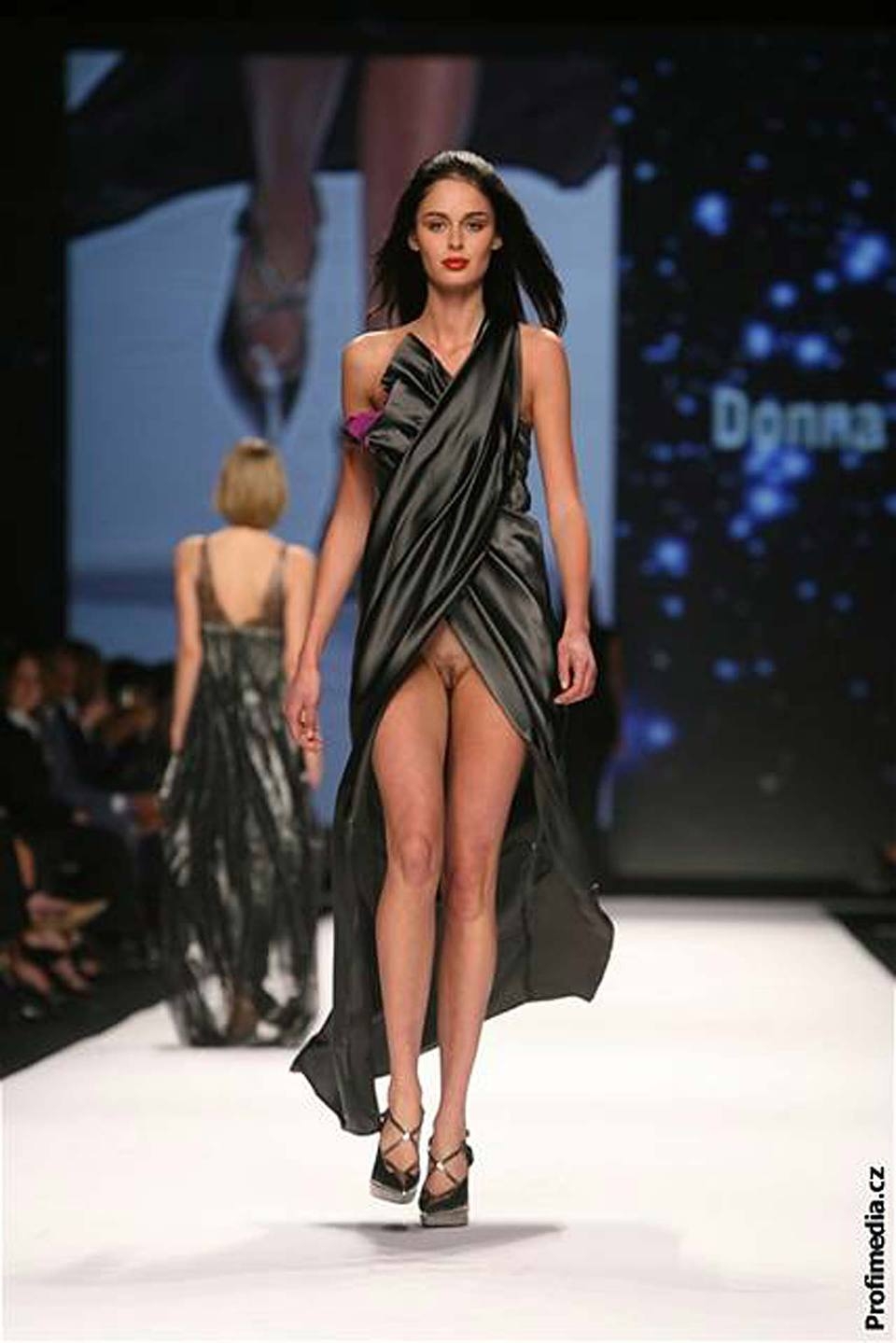 Мода показ пизды (63 фото)