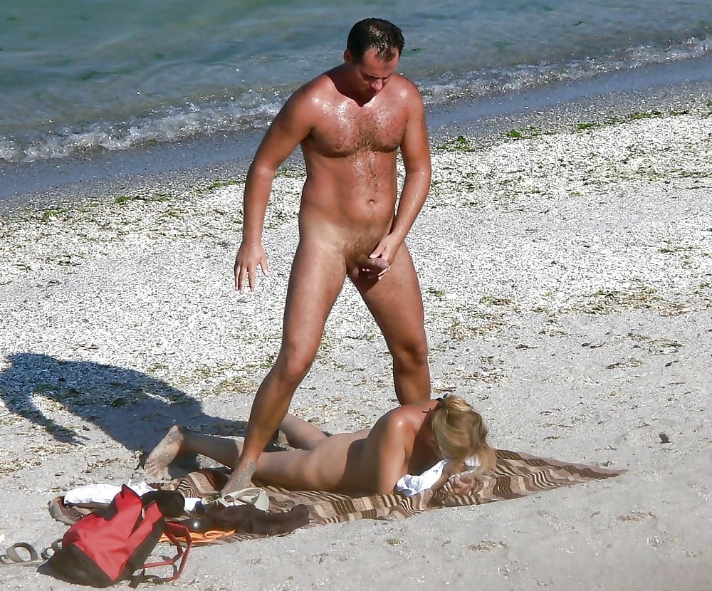Эрекция на нудиском пляже