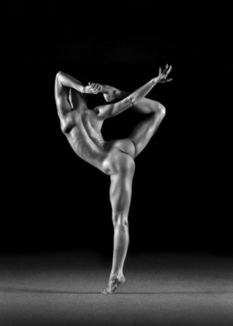 Танцовщики мужчины голые