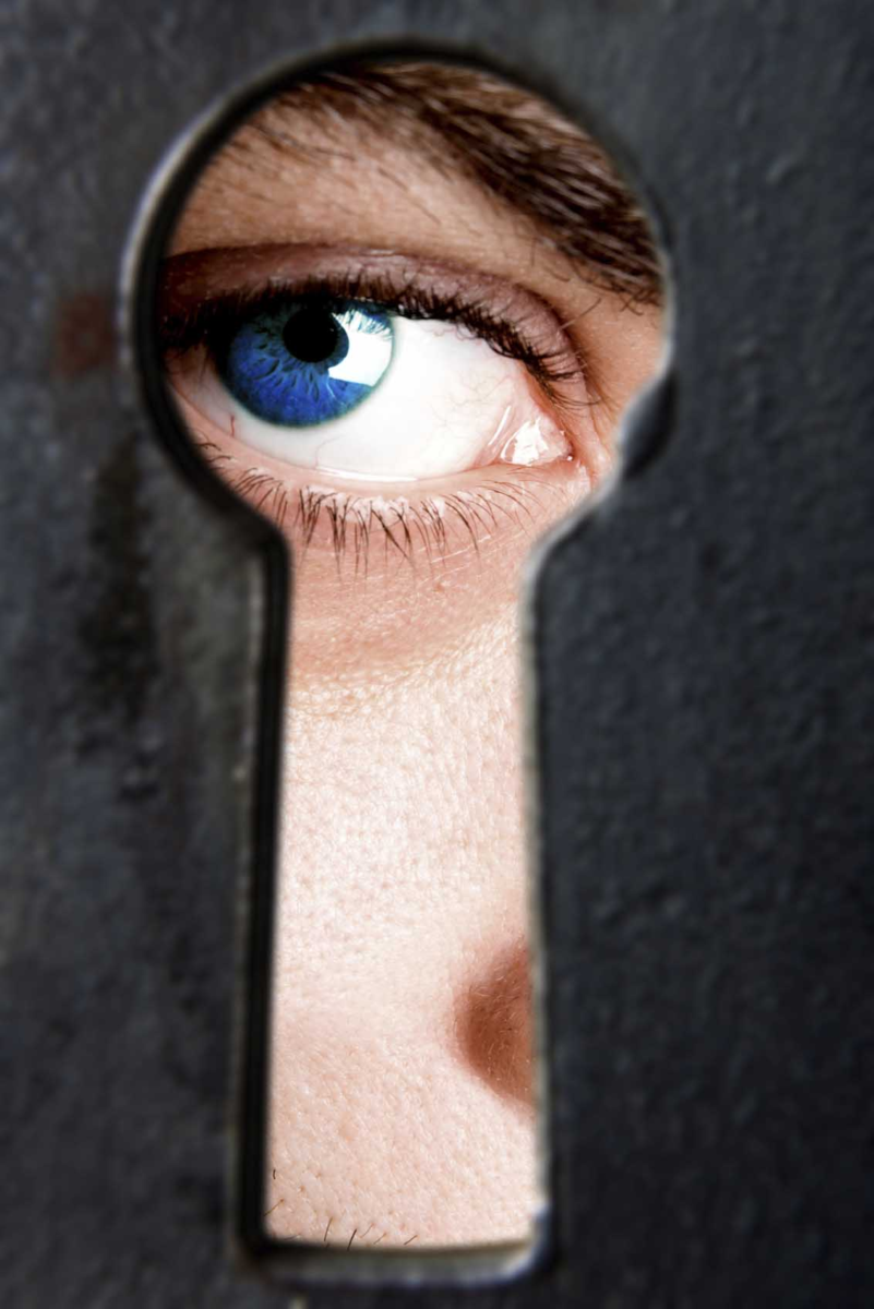 Глаз в замочной скважине