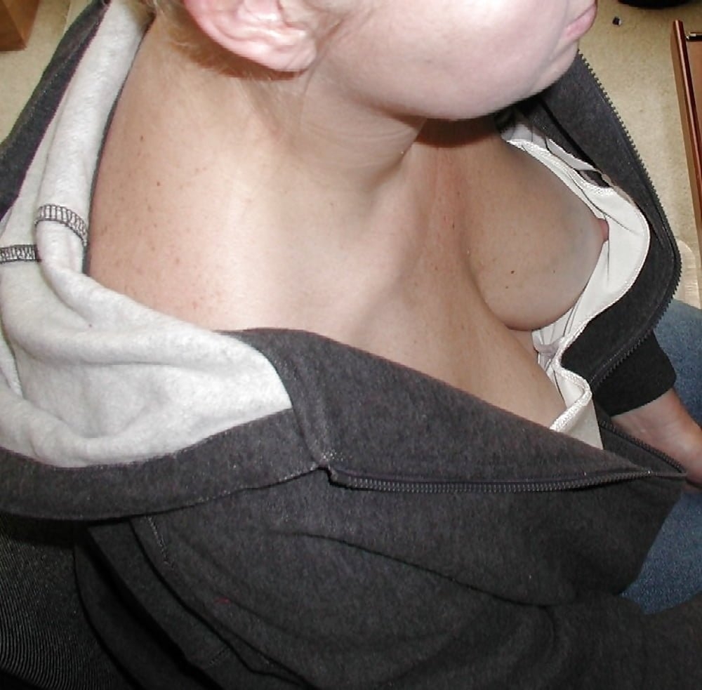 Случайно засветилась грудь