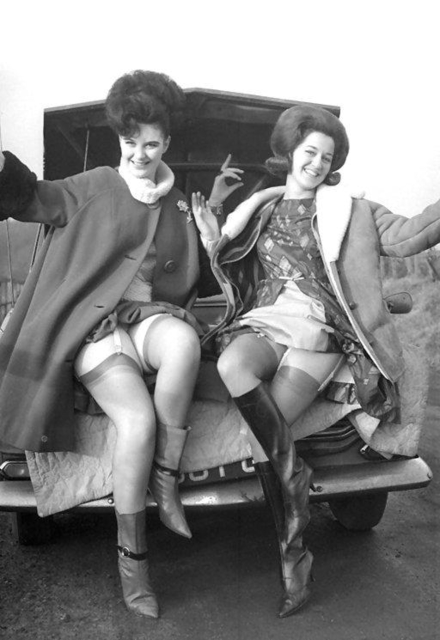 Ретро порнушка в одежде чб