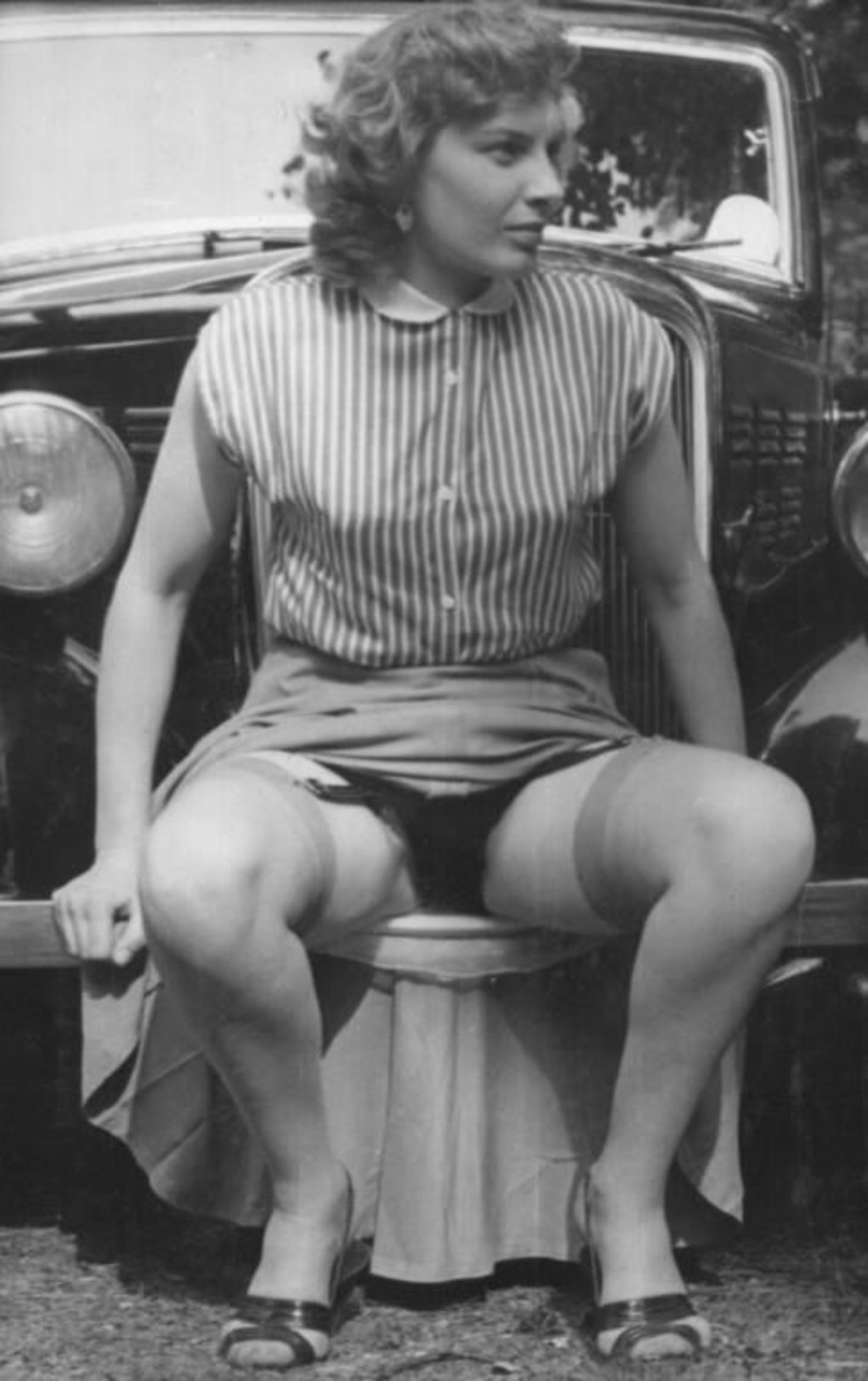 Зрелые волосатые в чулках