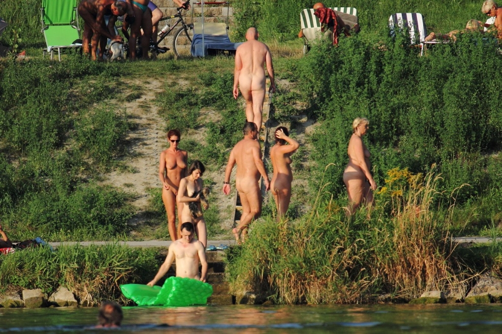 Нудийский пляж серебряный Бор