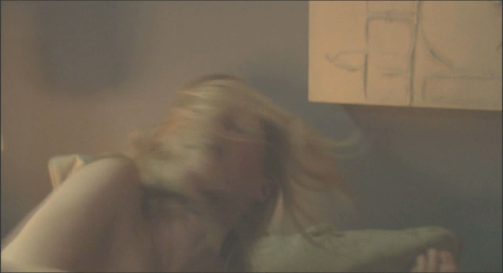 Фото голой Лаура Бертрам