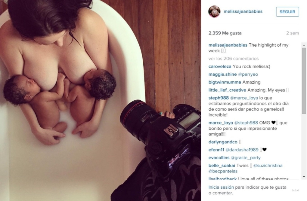 Голые мамочки кормят грудью