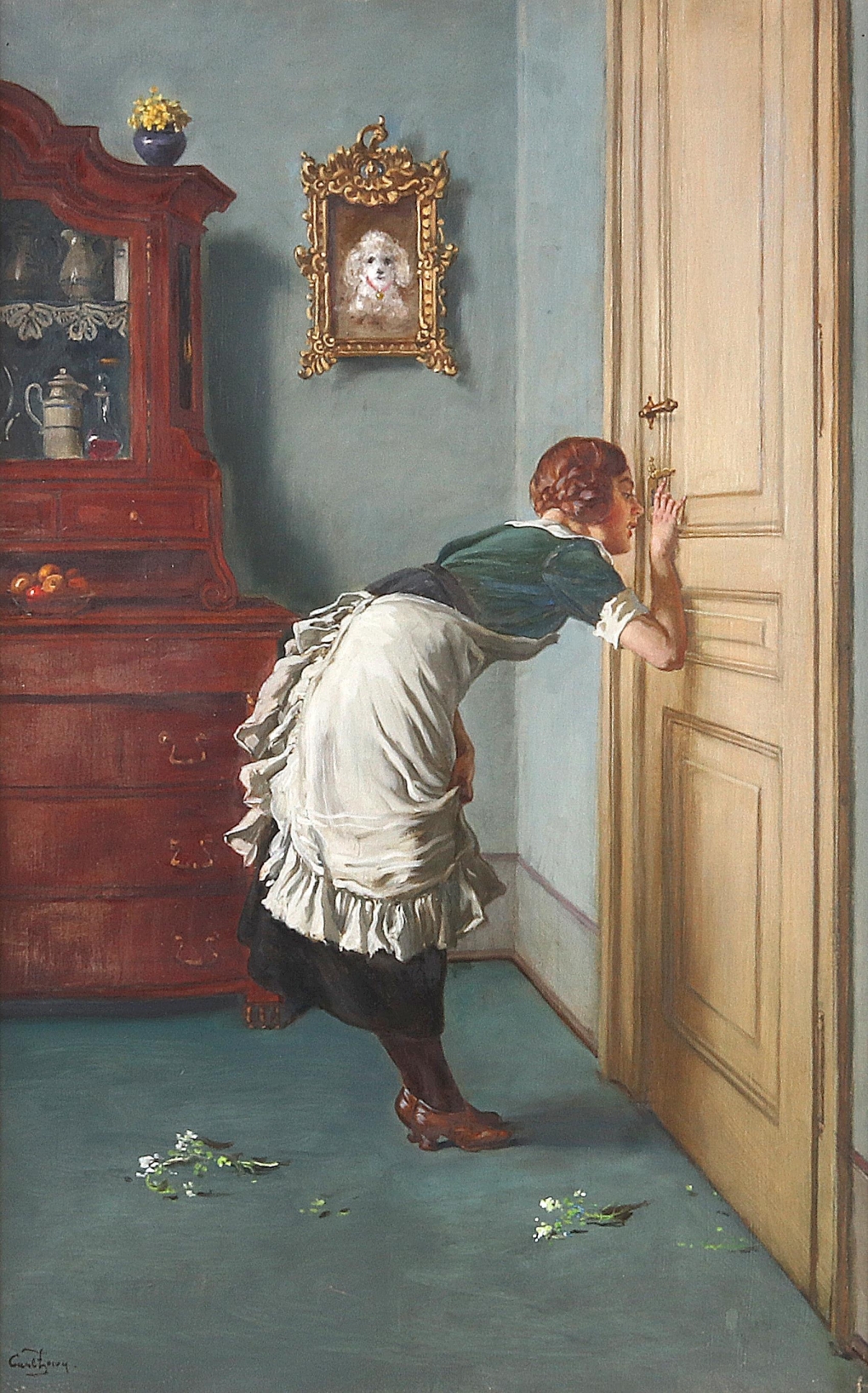 Заглядывает в дверь