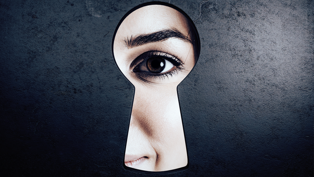 Заглянуть в замочную скважину