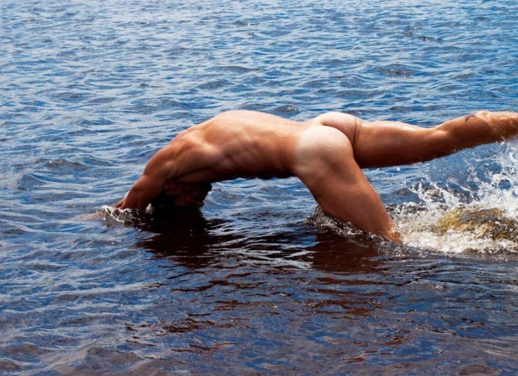 Мужское плавание нагишом
