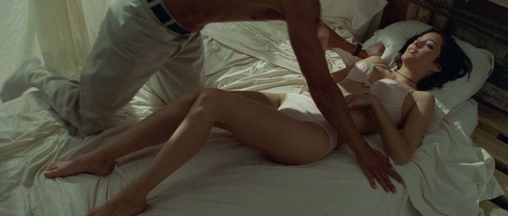 Марион Котийяр — 12 октября 2011 голая