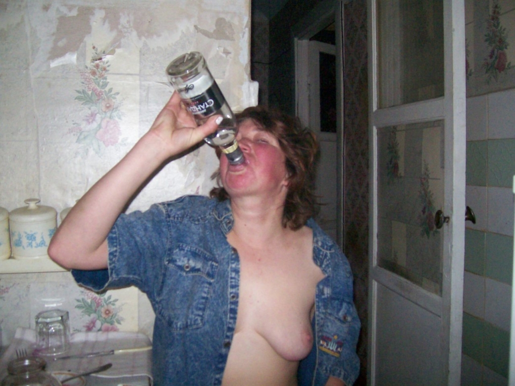 Голые бездомные женщины