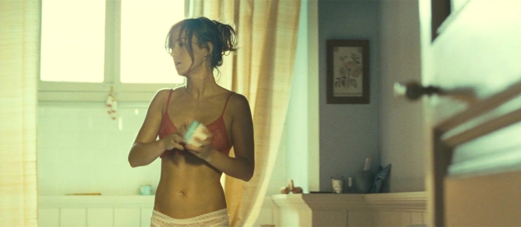 Молодые девочки топлесс