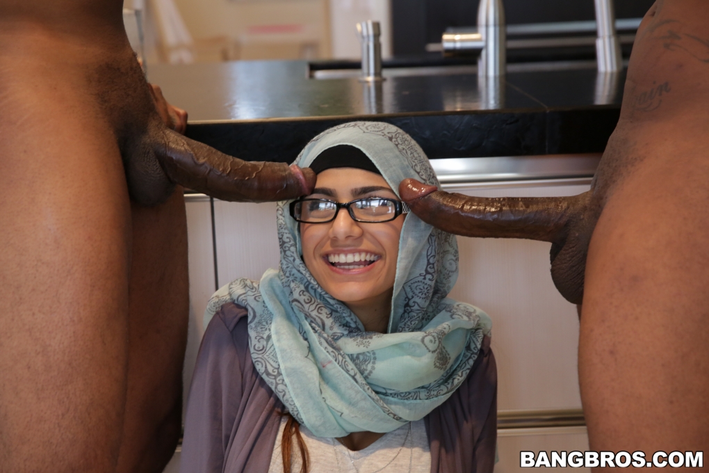 Миа Халифа с большой хуй