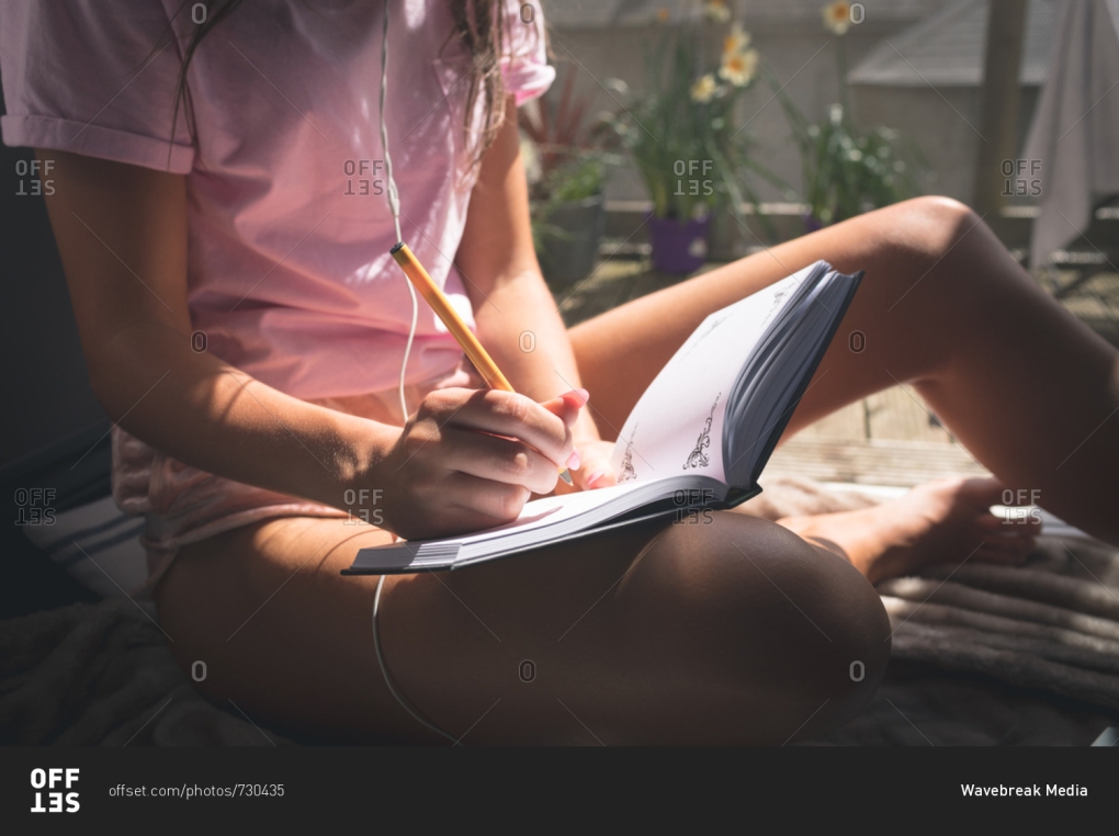 Девушка с печатной машинкой