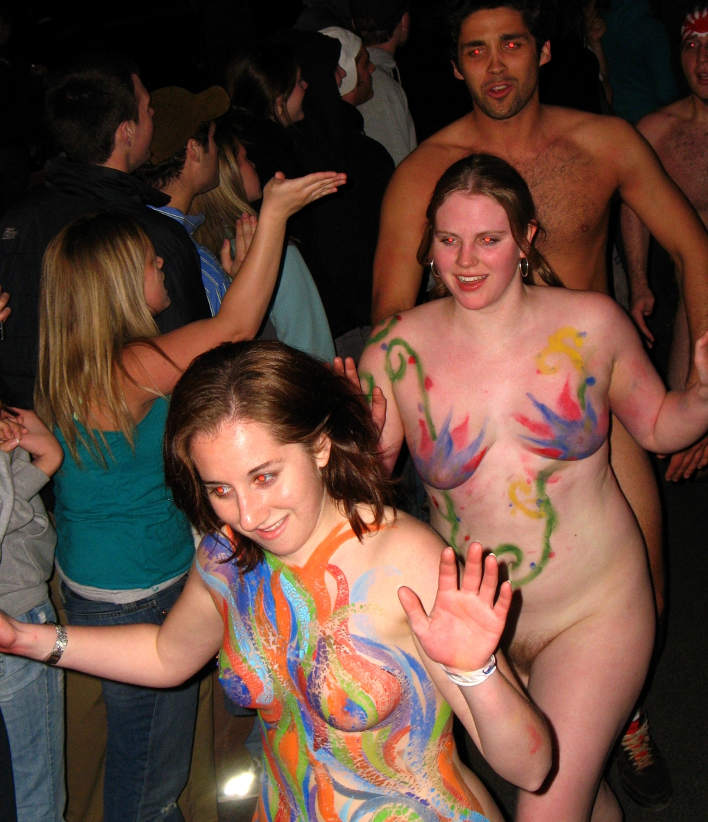 Ебля на нудистких пляжах