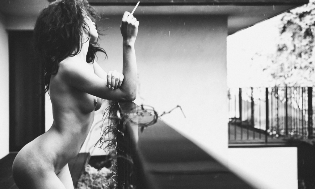 Голые курящие блондинки