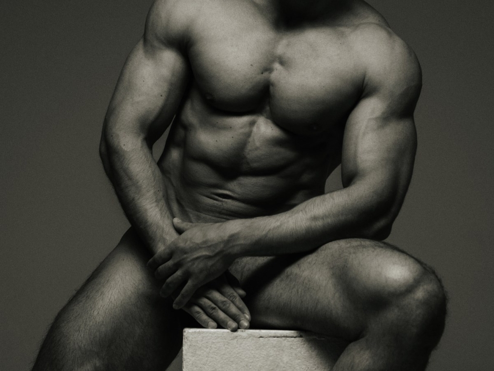 Эротическая фотосессия с мужчиной