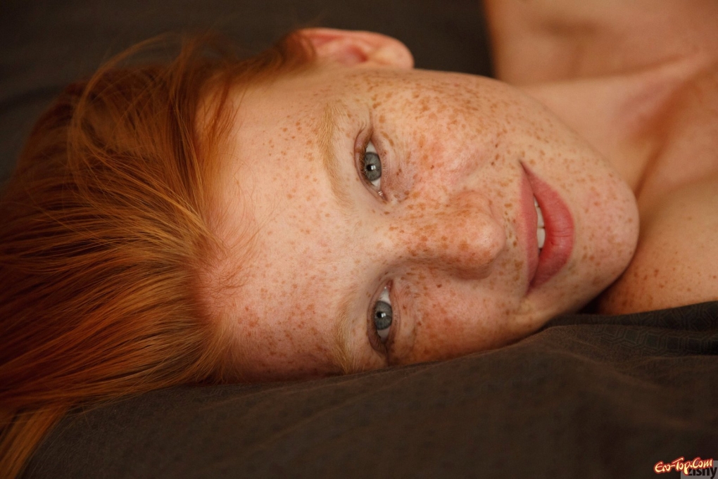 Рыжая порнозвезда с веснушками